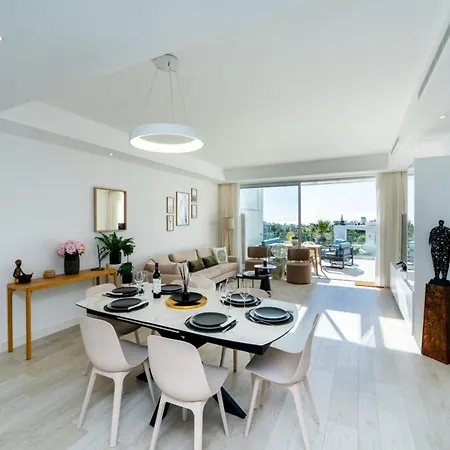 4-guest Stylish Lagoon *
