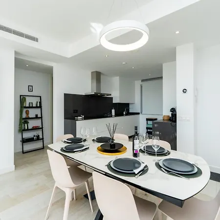 4-guest Stylish Lagoon Estepona
