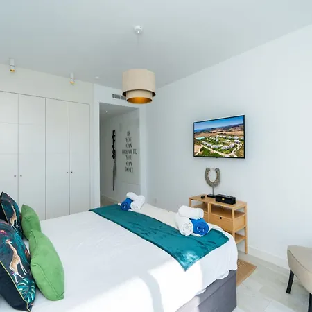 4-guest Stylish Lagoon